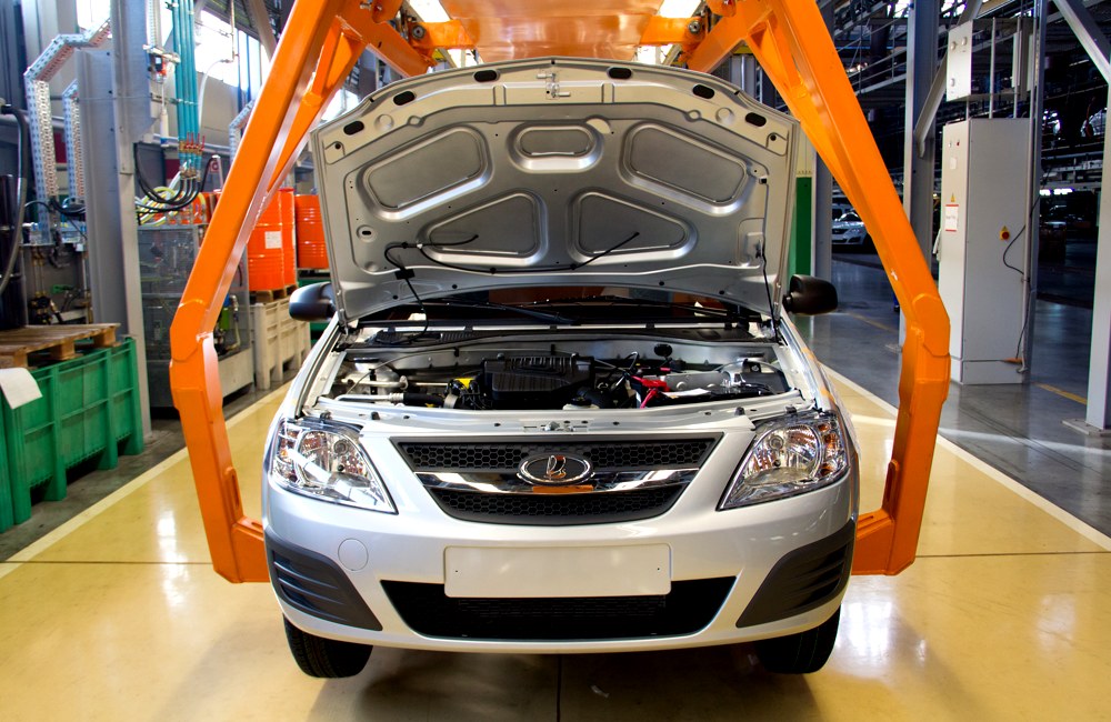 The Lada-Largus, the front view.