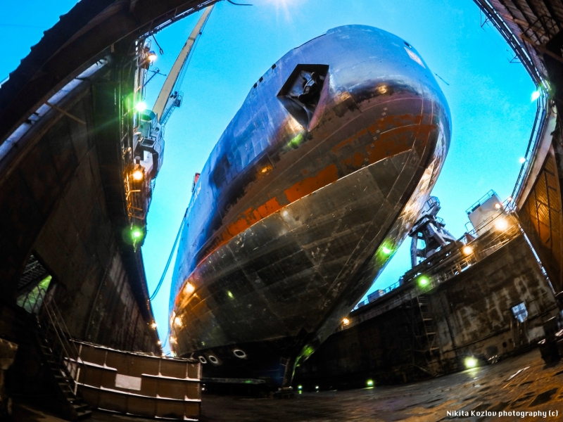 The breathtaking view! When you see it, you immediately get the way it works. This huge ship crashes...