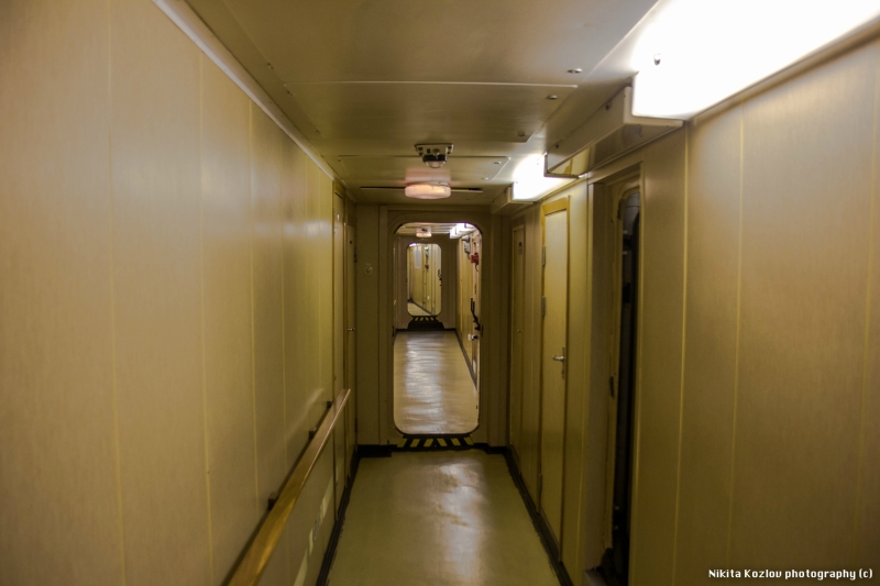 orridors, doors of cabins (on the right) and service rooms (on the left).